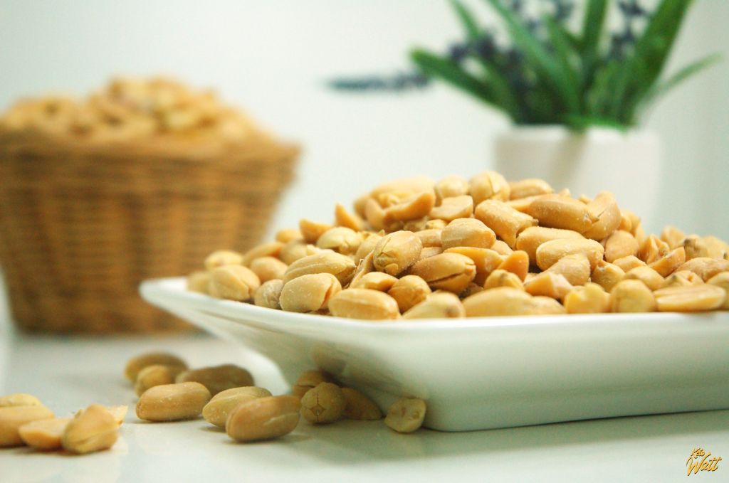 Are Peanuts Keto Friendly? - KetoWatt
